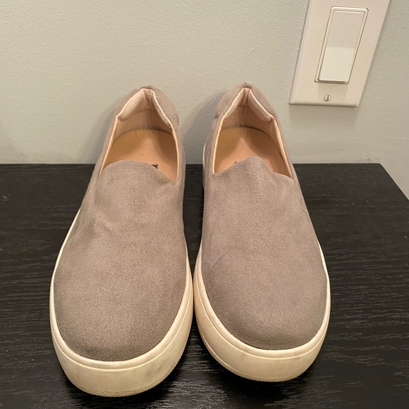 Steven by Steve Madden Gray platform slip ons - Picture 3 of 8